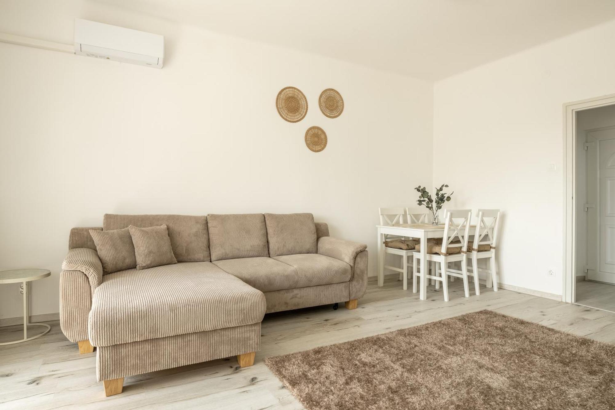 Malompark Apartman With Free Parking Debrecen Exteriör bild